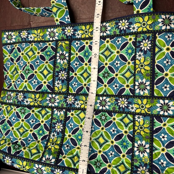 Vera Bradley Daisy Daisy Fabric tote/bag. Cotton.  Excellent used condition. - Picture 6 of 6